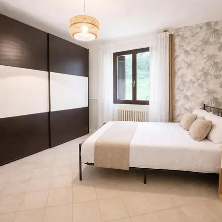 I Tre Fratelli Ad Arona 4br, Garden, Jacuzzi, فيلة Ghevio