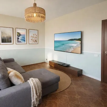 Villa I Tre Fratelli Ad Arona 4br, Garden, Jacuzzi, Ghevio